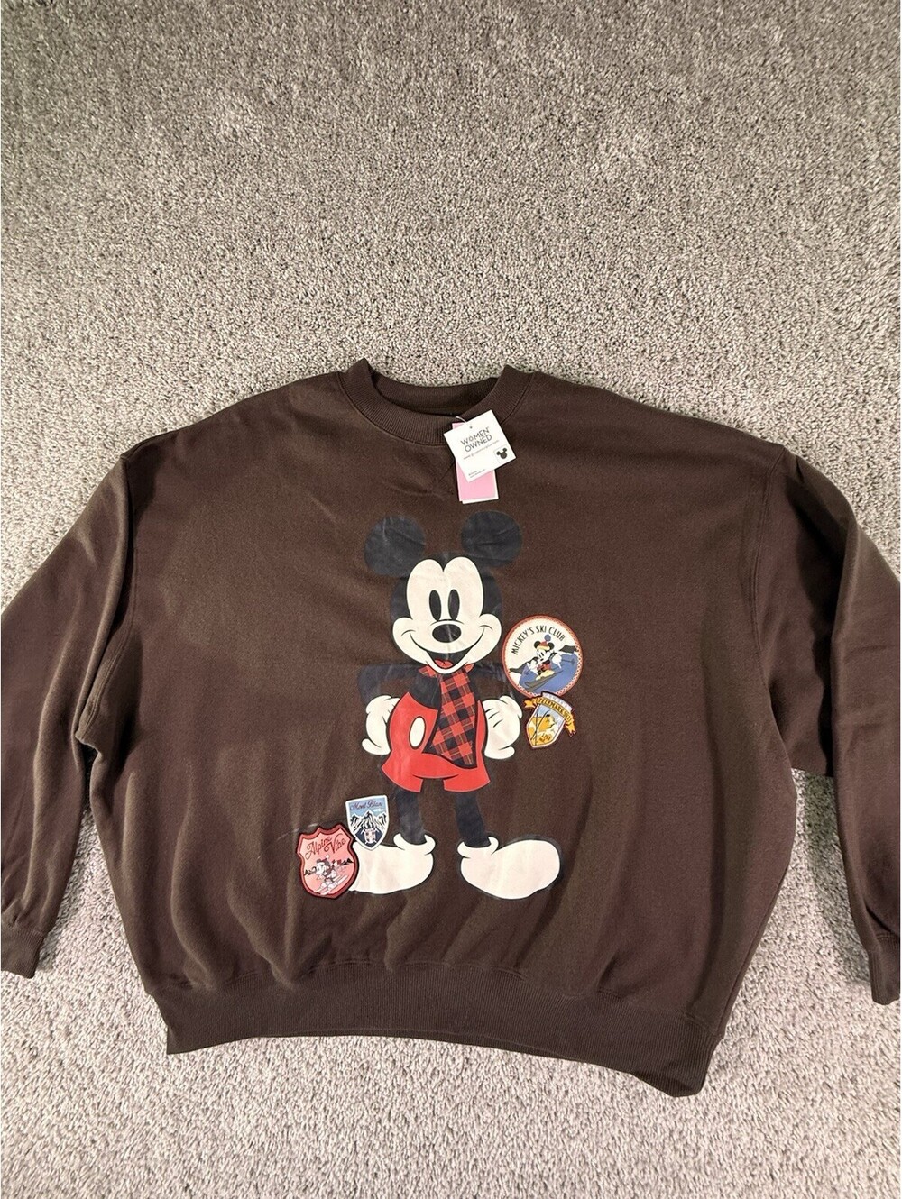 NWT Disney Women’s Sweatshirt Mickey Winter Scene Brown XL